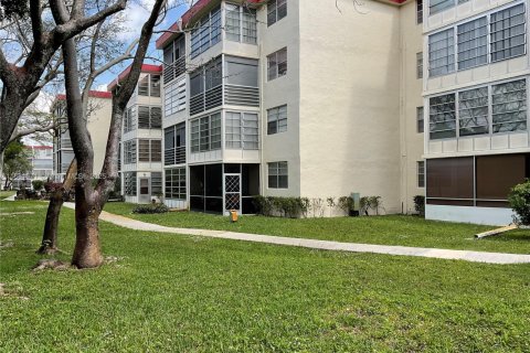 Condominio en alquiler en Lauderdale Lakes, Florida, 1 dormitorio, 65.5 m2 № 1978572 - foto 3