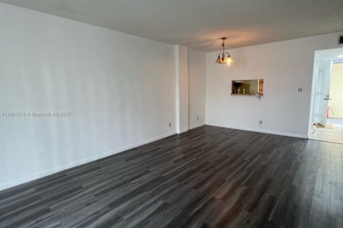 Condominio en alquiler en Lauderdale Lakes, Florida, 1 dormitorio, 65.5 m2 № 1978572 - foto 15