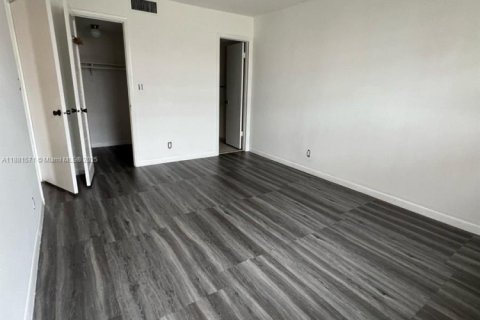 Condominio en alquiler en Lauderdale Lakes, Florida, 1 dormitorio, 65.5 m2 № 1978572 - foto 13