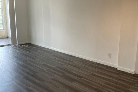 Condominio en alquiler en Lauderdale Lakes, Florida, 1 dormitorio, 65.5 m2 № 1978572 - foto 23