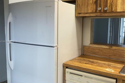 Condominio en alquiler en Lauderdale Lakes, Florida, 1 dormitorio, 65.5 m2 № 1978572 - foto 30