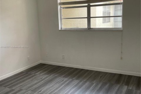 Condominio en alquiler en Lauderdale Lakes, Florida, 1 dormitorio, 65.5 m2 № 1978572 - foto 24