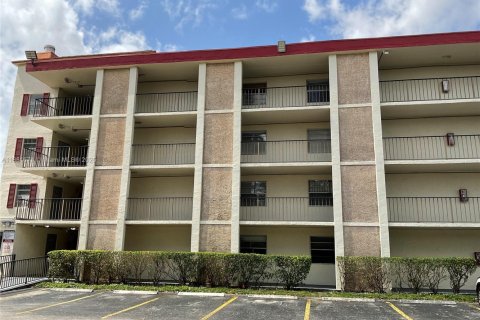 Condominio en alquiler en Lauderdale Lakes, Florida, 1 dormitorio, 65.5 m2 № 1978572 - foto 4