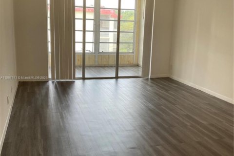 Condominio en alquiler en Lauderdale Lakes, Florida, 1 dormitorio, 65.5 m2 № 1978572 - foto 21