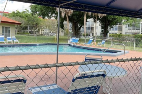 Condominio en alquiler en Lauderdale Lakes, Florida, 1 dormitorio, 65.5 m2 № 1978572 - foto 9