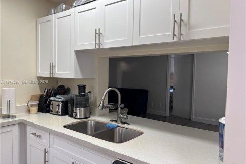 Купить кондоминиум в Санрайз, Флорида 2 спальни, 85.93м2, № 2044434 - фото 2