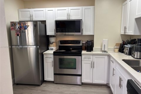 Кондоминиум с 2 спальнями в Санрайз, Флорида № 2044434