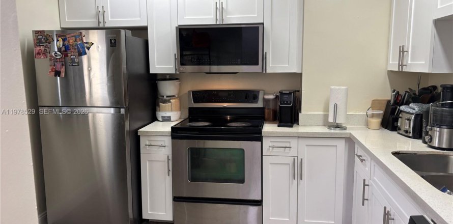 Кондоминиум с 2 спальнями в Санрайз, Флорида № 2044434