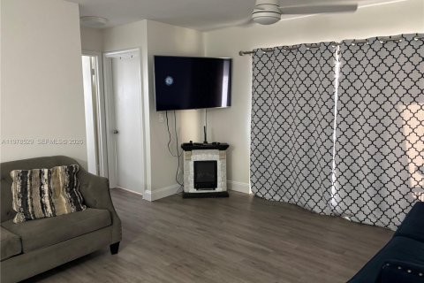 Купить кондоминиум в Санрайз, Флорида 2 спальни, 85.93м2, № 2044434 - фото 3