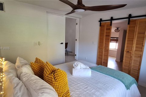 House in Miami, Florida 3 bedrooms, 166.67 sq.m. № 1944150 - photo 6