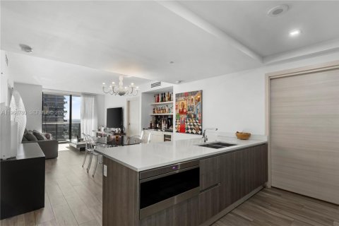 Condominio en Miami, Florida, 2 dormitorios  № 2031731