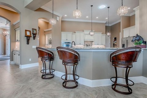 House in The Villages, Florida 4 bedrooms, 368.64 sq.m. № 1837873 - photo 26
