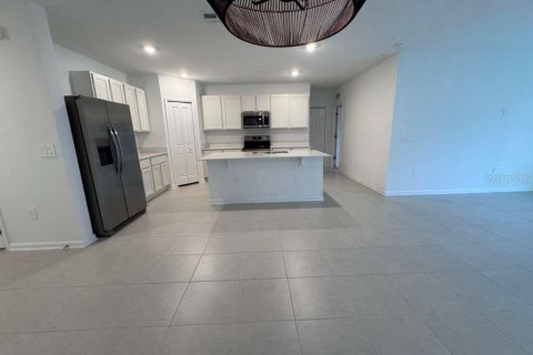 Casa en alquiler en Davenport, Florida, 6 dormitorios, 228.35 m2 № 2341869 - foto 4