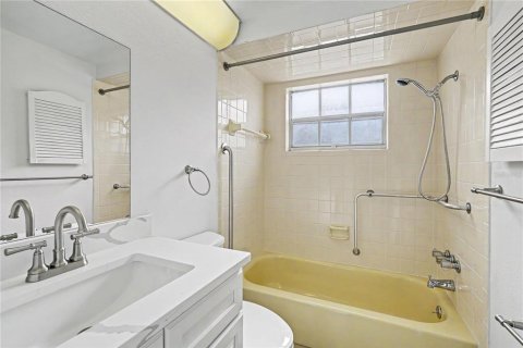 Купить кондоминиум в Нью-Порт-Ричи, Флорида 5 комнат, 100.33м2, № 2204809 - фото 22