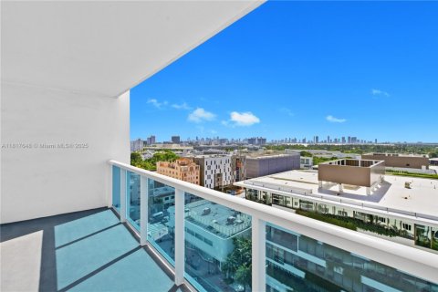 Снять в аренду кондоминиум в Майами-Бич, Флорида 55.74м2, № 1774337 - фото 2
