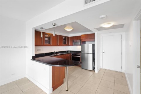 Снять в аренду кондоминиум в Майами-Бич, Флорида 55.74м2, № 1774337 - фото 12