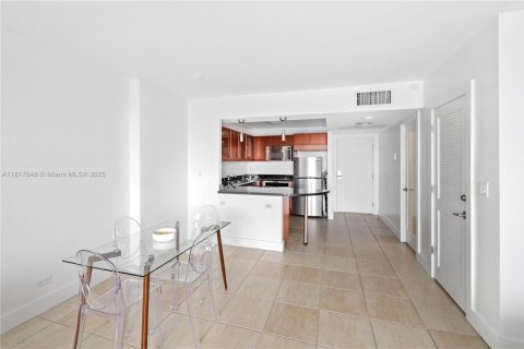 Снять в аренду кондоминиум в Майами-Бич, Флорида 55.74м2, № 1774337 - фото 11