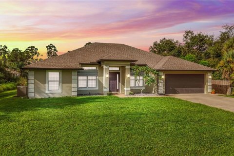 House in North Port, Florida 4 bedrooms, 206.15 sq.m. № 1919709 - photo 1