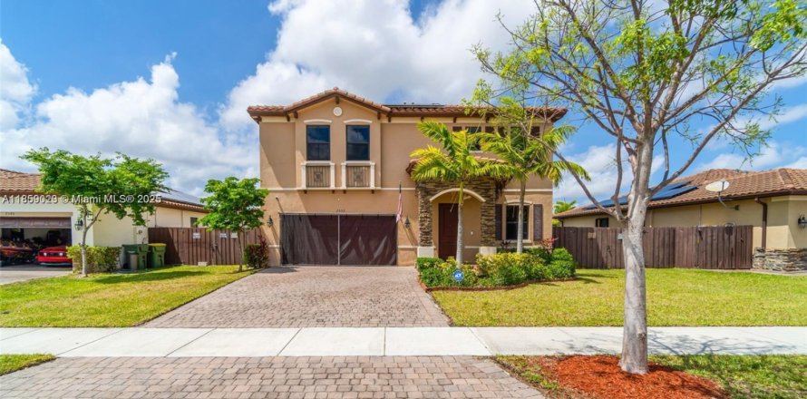 House in Homestead, Florida 4 bedrooms, 252.69 sq.m. № 1887193