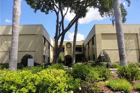 Propiedad comercial en alquiler en Dade City, Florida, 176.51 m2 № 584333 - foto 3