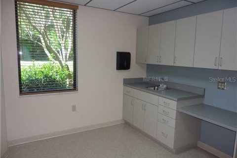 Propiedad comercial en alquiler en Dade City, Florida, 176.51 m2 № 584333 - foto 20