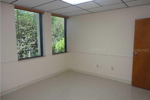 Propiedad comercial en alquiler en Dade City, Florida, 176.51 m2 № 584333 - foto 21