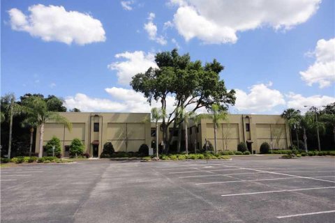 Propiedad comercial en alquiler en Dade City, Florida, 176.51 m2 № 584333 - foto 5