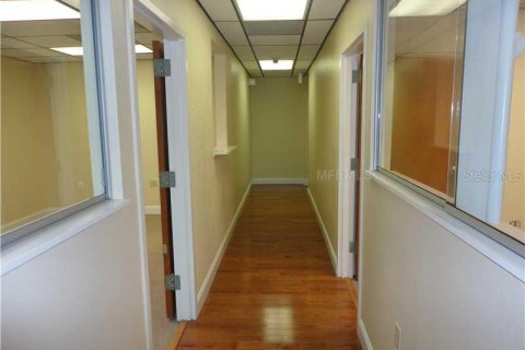Propiedad comercial en alquiler en Dade City, Florida, 176.51 m2 № 584333 - foto 14