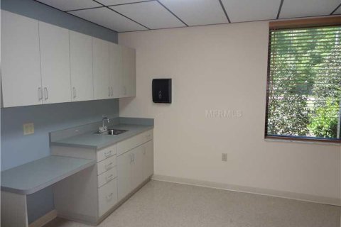 Propiedad comercial en alquiler en Dade City, Florida, 176.51 m2 № 584333 - foto 18