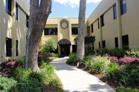 Propiedad comercial en alquiler en Dade City, Florida, 176.51 m2 № 584333 - foto 1