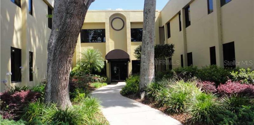 Propiedad comercial en Dade City, Florida 176.51 m2 № 584333