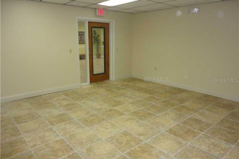 Propiedad comercial en alquiler en Dade City, Florida, 176.51 m2 № 584333 - foto 17