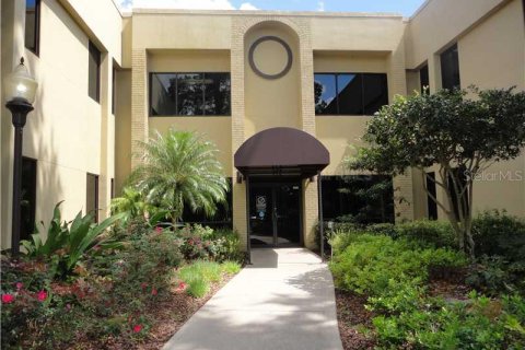 Propiedad comercial en alquiler en Dade City, Florida, 176.51 m2 № 584333 - foto 2