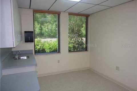 Propiedad comercial en alquiler en Dade City, Florida, 176.51 m2 № 584333 - foto 19