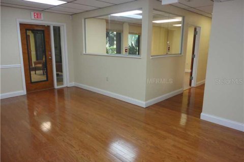 Propiedad comercial en alquiler en Dade City, Florida, 176.51 m2 № 584333 - foto 13