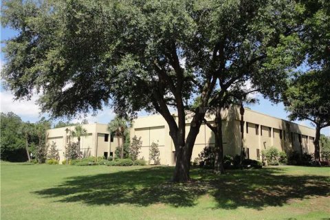 Propiedad comercial en alquiler en Dade City, Florida, 176.51 m2 № 584333 - foto 9