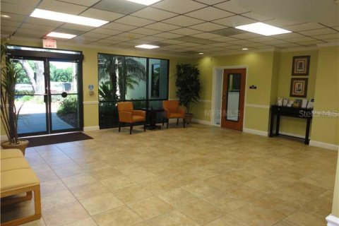 Propiedad comercial en alquiler en Dade City, Florida, 176.51 m2 № 584333 - foto 11