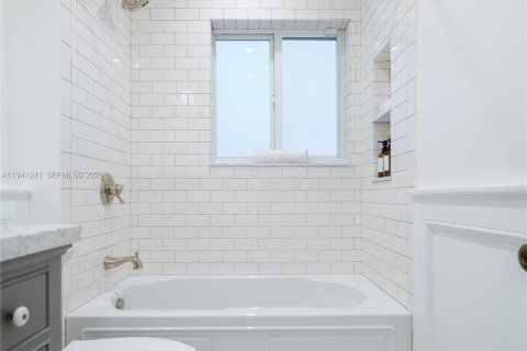 Купить виллу или дом в Майами-Шорс, Флорида 3 спальни, 188.03м2, № 1999087 - фото 22