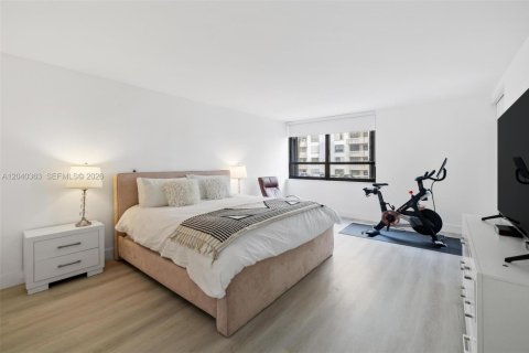 Condo in Bal Harbour, Florida, 2 bedrooms  № 2086637 - photo 23