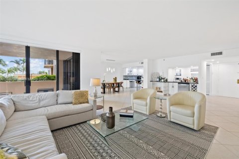 Condo in Bal Harbour, Florida, 2 bedrooms  № 2086637 - photo 17