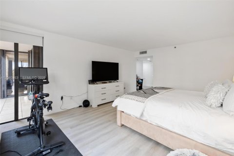 Condo in Bal Harbour, Florida, 2 bedrooms  № 2086637 - photo 24