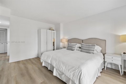 Condo in Bal Harbour, Florida, 2 bedrooms  № 2086637 - photo 21