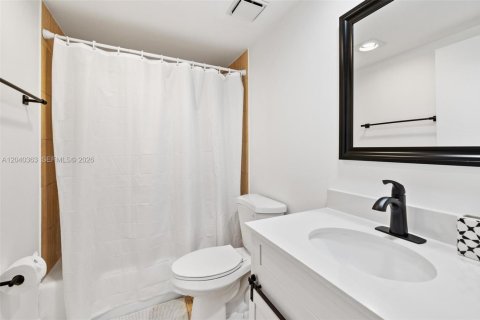 Condo in Bal Harbour, Florida, 2 bedrooms  № 2086637 - photo 19