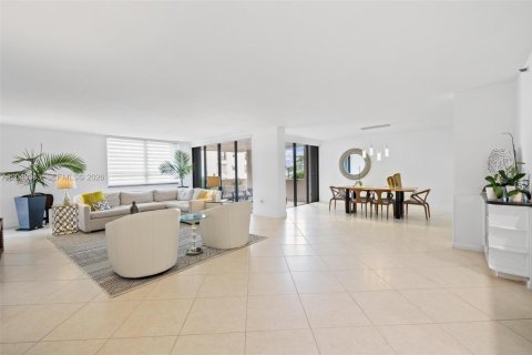 Condo in Bal Harbour, Florida, 2 bedrooms  № 2086637