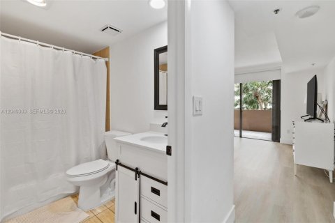 Condo in Bal Harbour, Florida, 2 bedrooms  № 2086637 - photo 18