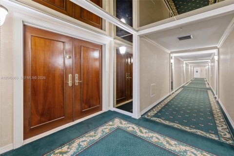 Condo in Bal Harbour, Florida, 2 bedrooms  № 2086637 - photo 3