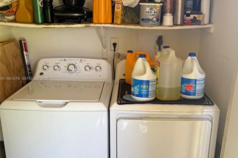 Condo in Miami, Florida, 2 bedrooms  № 1897338 - photo 20