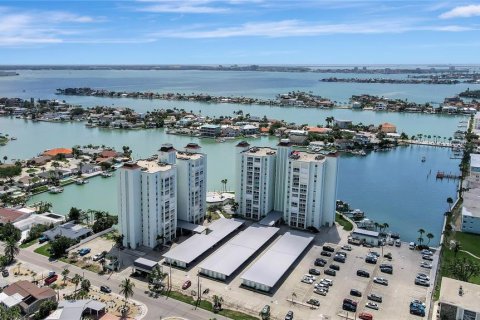 Condominio en venta en Saint Pete Beach, Florida, 2 dormitorios, 105.07 m2 № 2092290 - foto 26