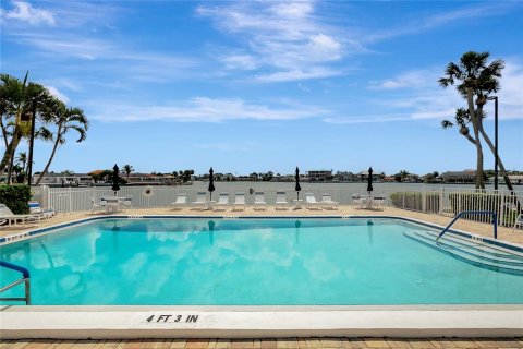 Condominio en venta en Saint Pete Beach, Florida, 2 dormitorios, 105.07 m2 № 2092290 - foto 2