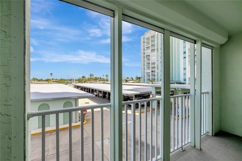 Condominio en venta en Saint Pete Beach, Florida, 2 dormitorios, 105.07 m2 № 2092290 - foto 23